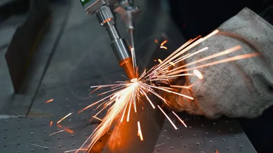 2000 Watt Handheld Fiber Optic Machined Parts Assembly Laser Welder Machine